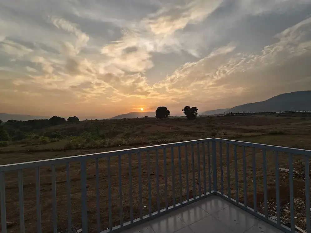 Start your day with the glow of the rising sun and end it soaking in breathtaking sunset views